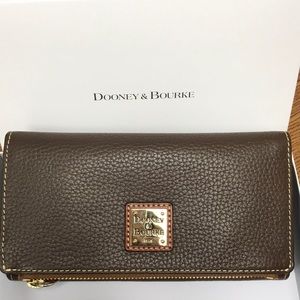 Dooney & Bourke Pebble Grain Foldover Wallet. NWT